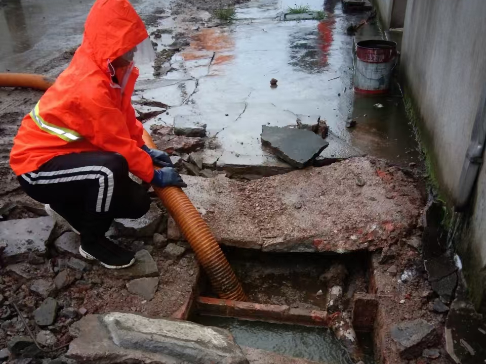 闻喜专业清理污水池 炜誉市政以规范流程守护城市 “肠道”